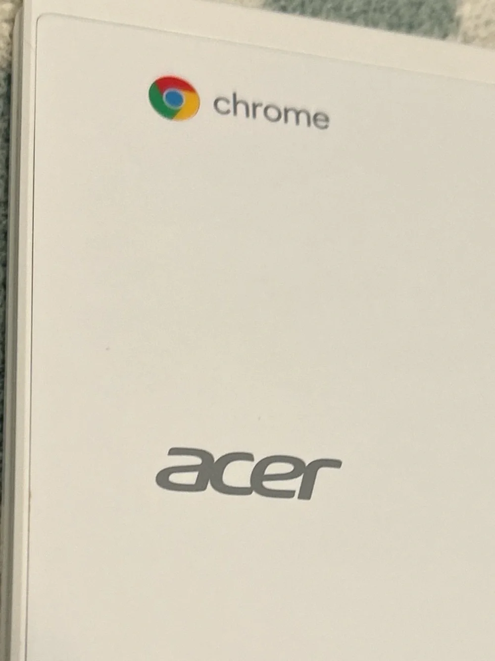 Acer White Chromebook with Charger